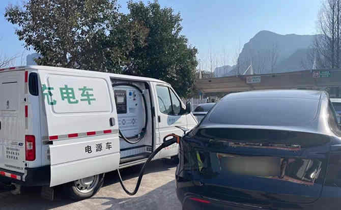 甘德汽车搭电